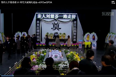楚妈和江妈一起参加葬礼。